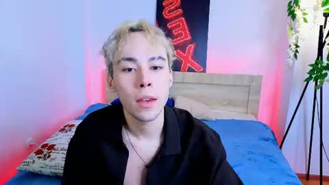 yan online show from August 12, 8:22 pm
