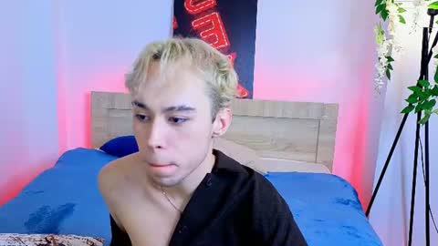 yan online show from August 12, 9:28 pm