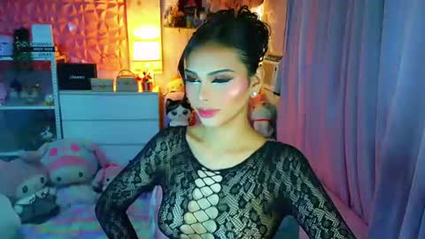YANG AUDREY LONE online show from August 4, 2:19 am
