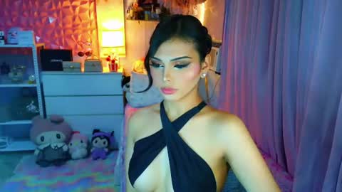 YANG AUDREY LONE online show from August 8, 4:45 am