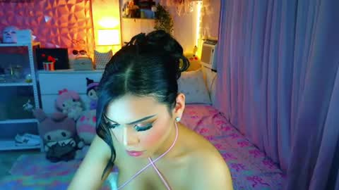 YANG AUDREY LONE online show from August 11, 3:30 am