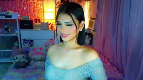 YANG AUDREY LONE online show from August 15, 12:58 am