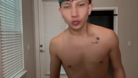 yangomezz online show from August 6, 10:31 pm