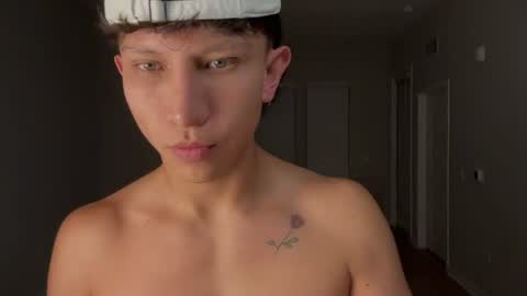 yangomezz online show from August 11, 2:57 am