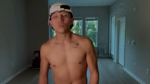 yangomezz online show from August 11, 11:18 pm