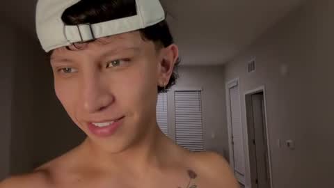 yangomezz online show from August 12, 2:36 am