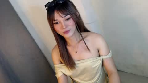 yannaliciouss online show from August 10, 3:35 pm