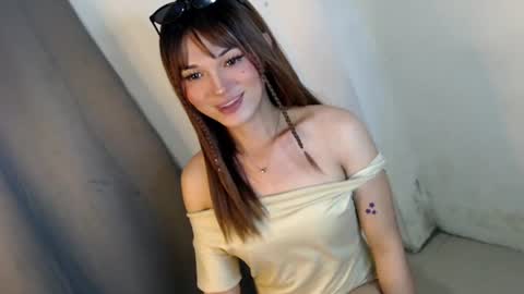 yannaliciouss online show from August 10, 5:58 pm