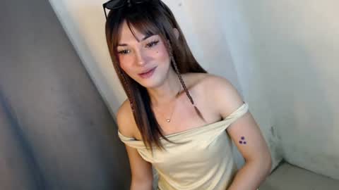 yannaliciouss online show from August 11, 6:21 pm
