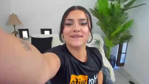 Yasmine online show from August 15, 5:33 am