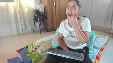 yaya____ online show from July 23, 4:42 pm