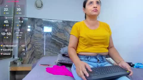 yaya____ online show from August 11, 5:48 pm
