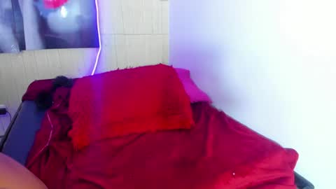 YAYA online show from August 12, 5:37 pm