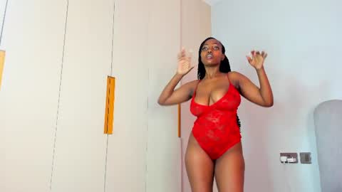 yazmin_rochae online show from August 11, 8:16 am