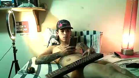 yeisoncastellanos1999 online show from July 21, 4:53 pm
