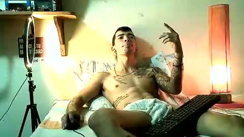 yeisoncastellanos1999 online show from August 11, 5:04 pm