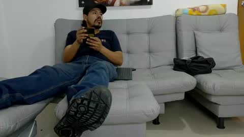 yeisongomezz online show from August 1, 1:11 am