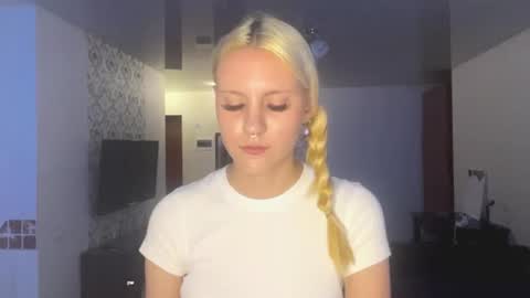 Lana online show from August 7, 7:25 pm