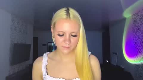 Lana online show from August 8, 6:30 pm