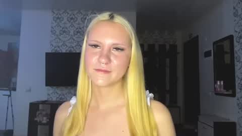 Lana online show from August 8, 11:05 pm
