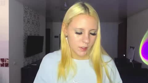 Lana online show from August 11, 5:15 pm