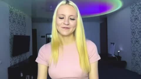 Lana online show from August 14, 9:40 pm