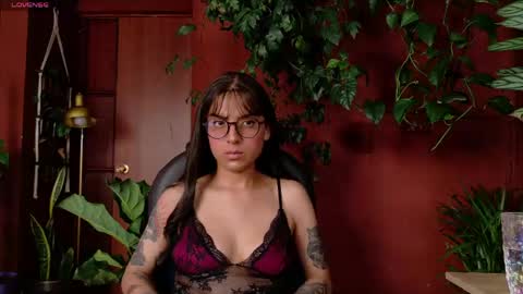 yeriawaddell  online show from May 16, 9:37 pm