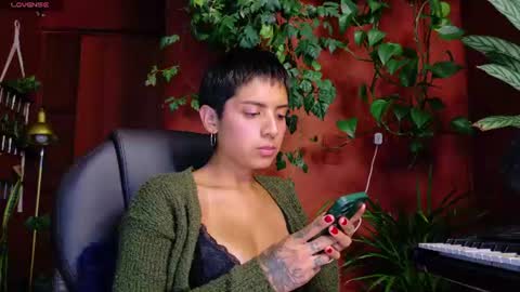 yeriawaddell  online show from June 10, 11:55 pm