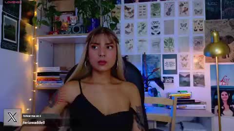 yeriawaddell  online show from June 25, 10:13 pm