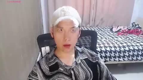 yichen009 online show from August 16, 9:02 am