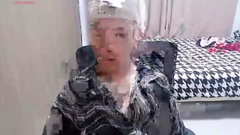 yichen009 online show from August 16, 1:26 pm
