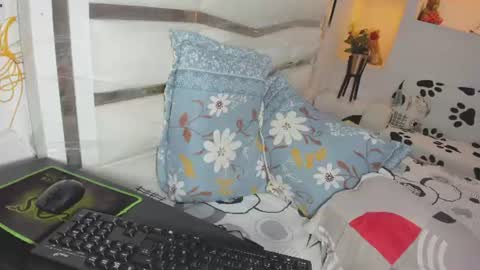 YINAROSS online show from August 3, 10:06 pm