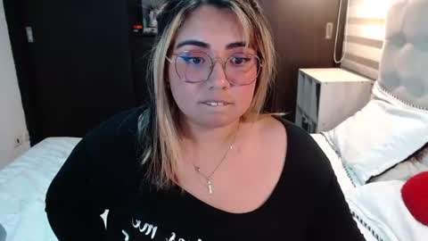 hii i am yini online show from July 10, 5:13 am