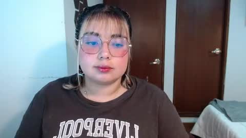 hii i am yini online show from July 15, 2:01 am