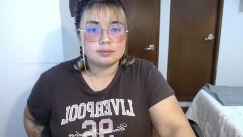 hii i am yini online show from July 15, 4:13 am