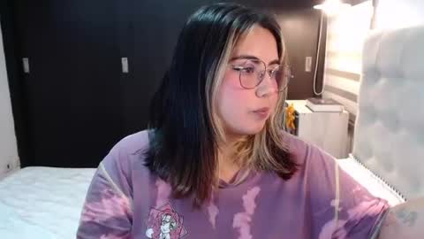 hii i am yini online show from July 23, 1:19 am