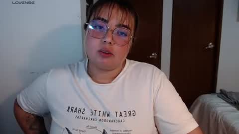 hii i am yini online show from July 28, 1:33 am