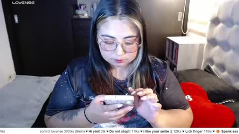 hii i am yini online show from August 12, 2:47 am