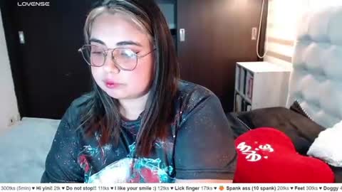 hii i am yini online show from August 12, 3:53 am