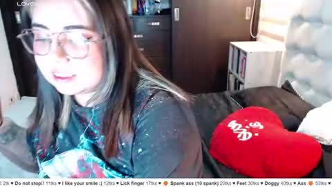 hii i am yini online show from August 12, 4:59 am
