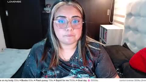 hii i am yini online show from August 12, 6:05 am
