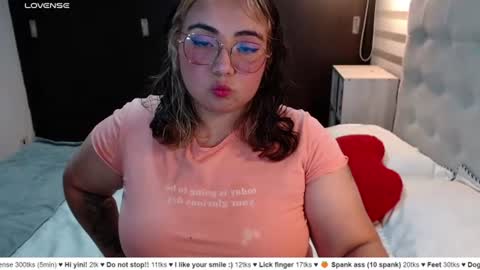 hii i am yini online show from August 15, 4:16 am