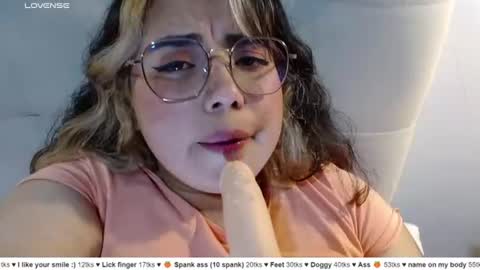 hii i am yini online show from August 15, 7:34 am