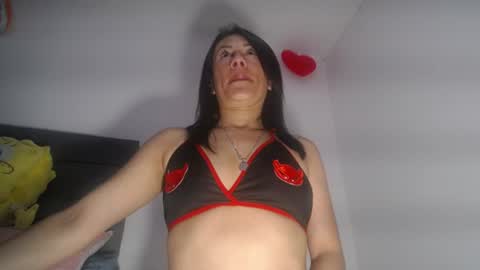 Yiny online show from August 12, 7:33 am