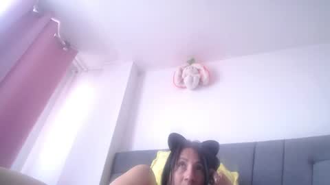 Yiny online show from August 12, 4:31 pm
