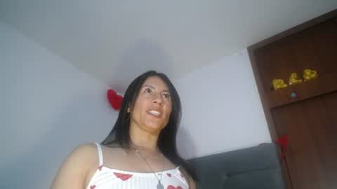Yiny online show from August 16, 10:52 am