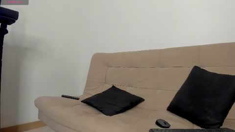 yizus_bonz online show from July 6, 12:25 am