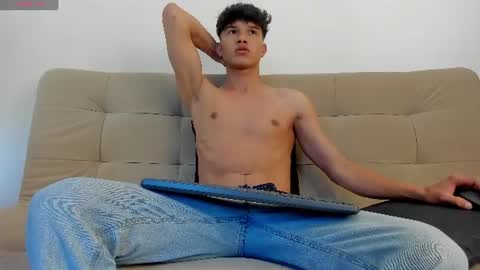 yizus_bonz online show from July 25, 6:45 pm