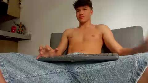 yizus_bonz online show from July 29, 2:57 pm
