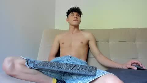 yizus_bonz online show from July 29, 5:53 pm